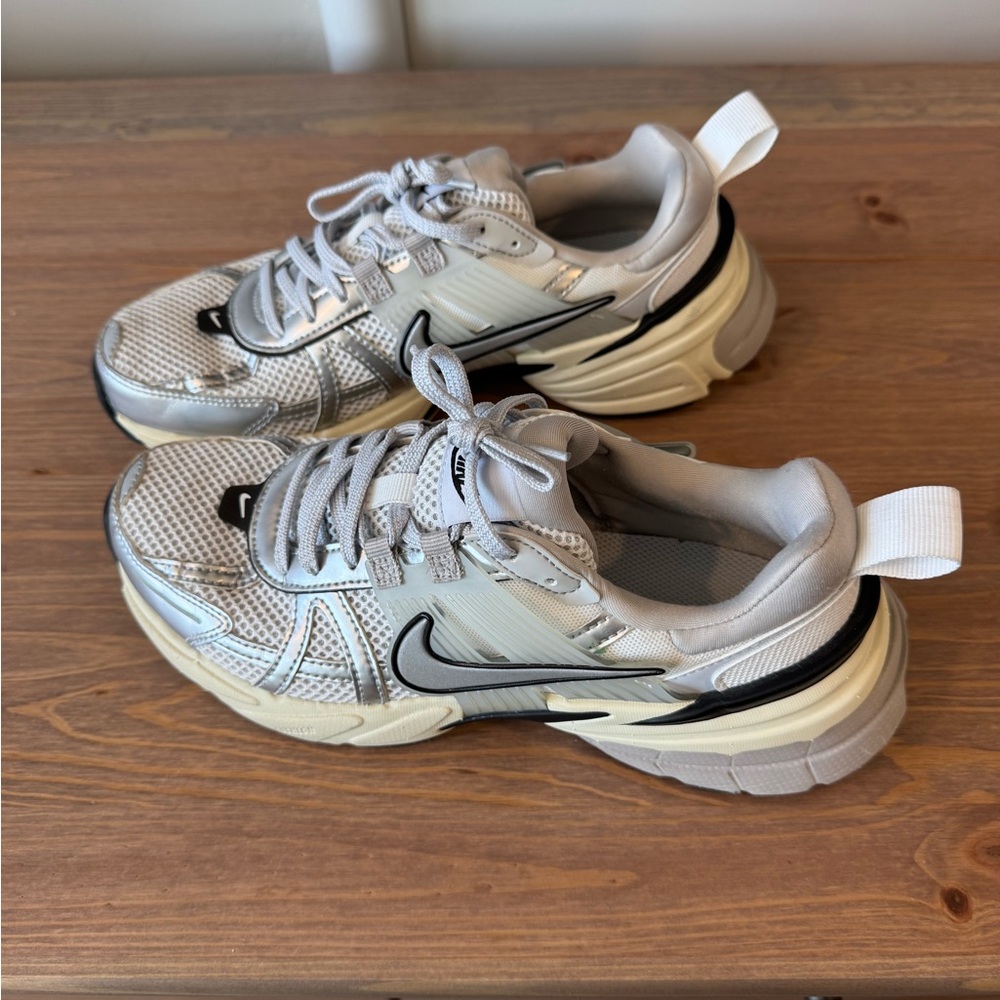 Nike V2K Run!! Black, white, & silver